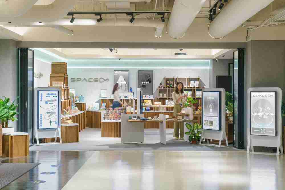 尊龙z6打造永续选物商店，，，展示社企及社创商品，，，，结合创利空间所开发的智能零售系统，，，整合多元产品信息，，，让无人商店扮演公益行动的推手