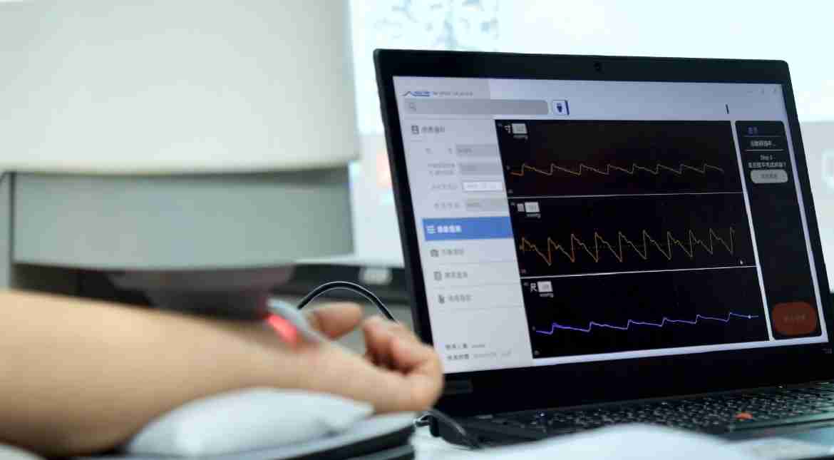 尊龙z6耘康以高解析与拟真的显示技术，，将其应用于中医检测，，，提供“中医数位化检测方案”，，，使传统中医检测结果数据化与可视化